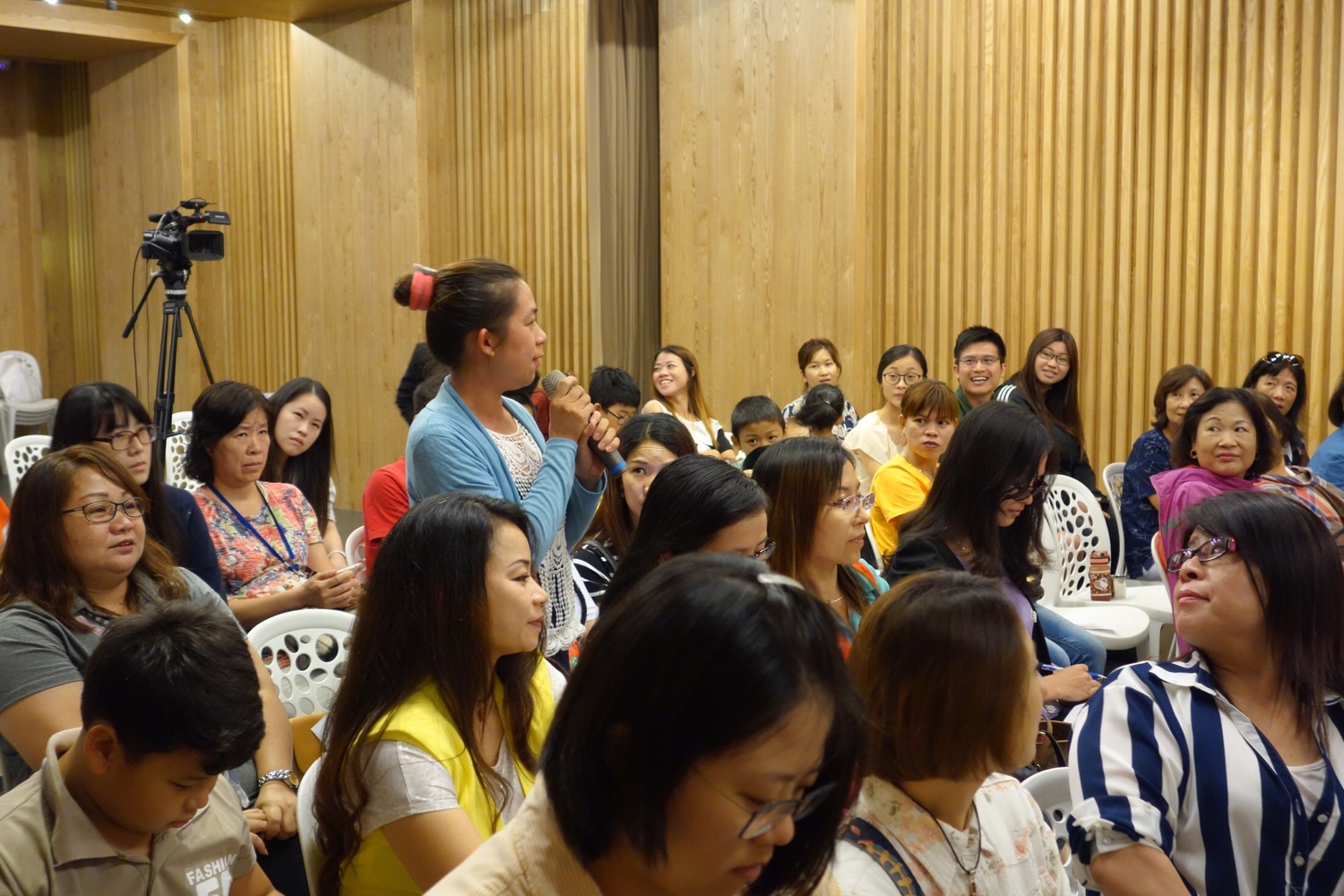 民進黨婦女部今(8)日在台中市舉辦〈尋根〉紀錄片放映會。 圖:民進黨提供 民進黨婦女部今(8)日在台中市舉辦〈尋根〉紀錄片放映會。 圖:民進黨提供