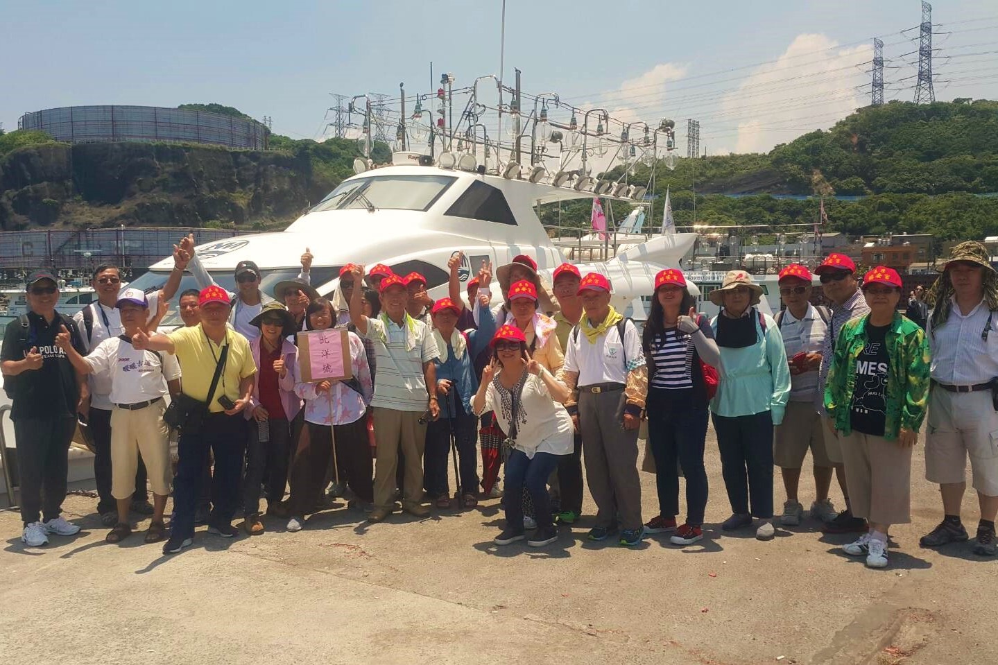 今年基隆市政府更與廟方合作,搭配今夏漁樂季活動,邀請民眾搭乘娛樂漁船共同隨著王船進行海上遊港遶境活動,隨著王爺一同出海「遊江」,體驗這項基隆特殊的海上民俗祭典。 圖:基隆市政府/提供 今年基隆市政府更與廟方合作,搭配今夏漁樂季活動,邀請民眾搭乘娛樂漁船共同隨著王船進行海上遊港遶境活動,隨著王爺一同出海「遊江」,體驗這項基隆特殊的海上民俗祭典。 圖:基隆市政府/提供