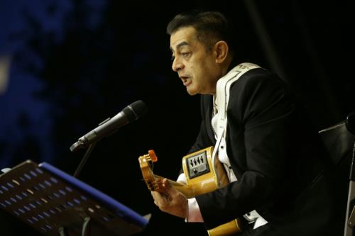 巴拉圭總統卡提斯(Horacio Cartes)今(11)日率團訪臺,蔡英文總統晚間在臺北賓館設宴款待,餐會現場也邀請巴拉圭吉他大師、臺灣女婿Roberto Zayas演奏巴國民謠,營造出輕鬆愉悅的夏夜氛圍。 圖:總統府提供 巴拉圭總統卡提斯(Horacio Cartes)今(11)日率團訪臺,蔡英文總統晚間在臺北賓館設宴款待,餐會現場也邀請巴拉圭吉他大師、臺灣女婿Roberto Zayas演奏巴國民謠,營造出輕鬆愉悅的夏夜氛圍。 圖:總統府提供