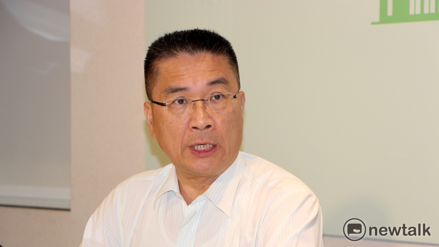 行政院發言人徐國勇今天表示,立委有修法提案權,即使沒有政院版,也不會有程序瑕疵。 行政院發言人徐國勇今天表示,立委有修法提案權,即使沒有政院版,也不會有程序瑕疵。