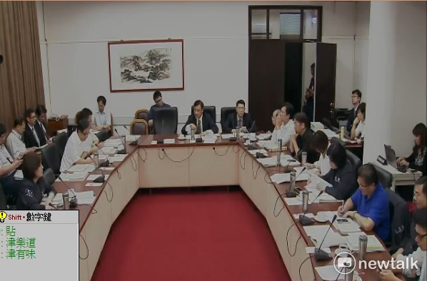 立法院朝野12日就是否召開第二次臨時會,討論前瞻特別預案進行協商,不過由於國民黨先離席,立法院長蘇嘉全裁示,明天上午將舉行談話會。 立法院朝野12日就是否召開第二次臨時會,討論前瞻特別預案進行協商,不過由於國民黨先離席,立法院長蘇嘉全裁示,明天上午將舉行談話會。