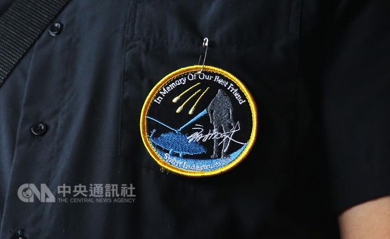 導演齊柏林告別式14日在台北市第二殯儀館舉行,靈堂 布置簡單隆重,以齊柏林半身像及台灣空拍為背景。 導演齊柏林告別式14日在台北市第二殯儀館舉行,靈堂 布置簡單隆重,以齊柏林半身像及台灣空拍為背景。