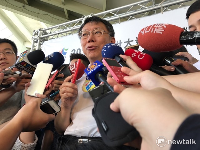 交通部在17日晚上近八點特地發佈新聞稿,題為「交通部呼籲柯市長不要危言聳聽」,發給各大媒體。新聞稿指稱柯市長批評聯合防災中心未完工前,有公安問題,應該是不瞭解真實情況的誇張說法,危言聳聽,但也等於是散布不實訊息,反而造成民眾恐慌。 交通部在17日晚上近八點特地發佈新聞稿,題為「交通部呼籲柯市長不要危言聳聽」,發給各大媒體。新聞稿指稱柯市長批評聯合防災中心未完工前,有公安問題,應該是不瞭解真實情況的誇張說法,危言聳聽,但也等於是散布不實訊息,反而造成民眾恐慌。