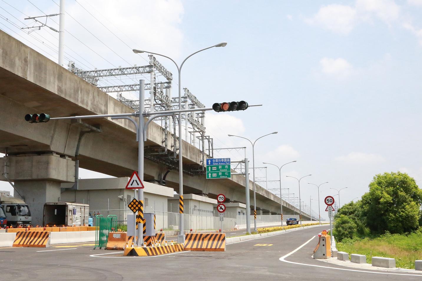 台南市長賴清德說明,為解決南科交通問題,市府積極爭取中央經費興辦多項交通工程。 台南市長賴清德說明,為解決南科交通問題,市府積極爭取中央經費興辦多項交通工程。