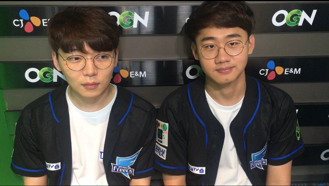 南韓強隊SKT(SK Telecom T1)先是在13日以2:0敗給SSG,又在昨日(15)的夏季賽中,SKT被賽區第五的AFs(Afreeca Freecs)以2:0擊敗。 南韓強隊SKT(SK Telecom T1)先是在13日以2:0敗給SSG,又在昨日(15)的夏季賽中,SKT被賽區第五的AFs(Afreeca Freecs)以2:0擊敗。
