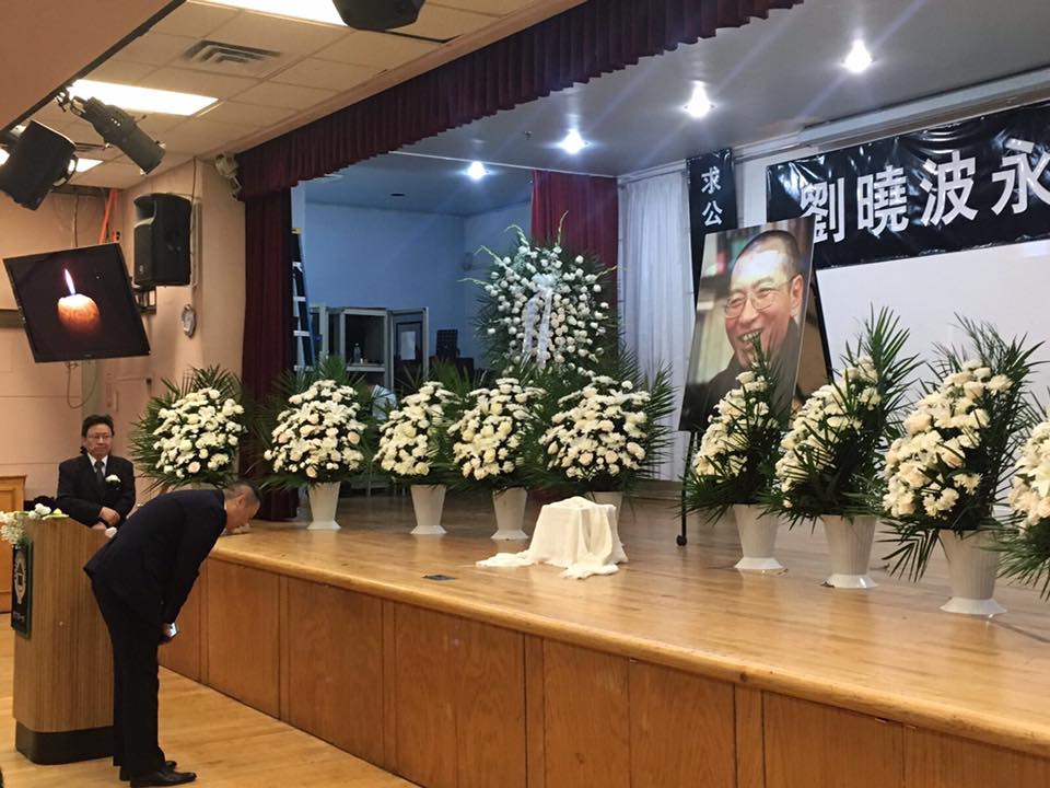 王丹在發言中提及關於紀念劉曉波的八條建議,並說,全球合作,營救劉霞。 王丹在發言中提及關於紀念劉曉波的八條建議,並說,全球合作,營救劉霞。