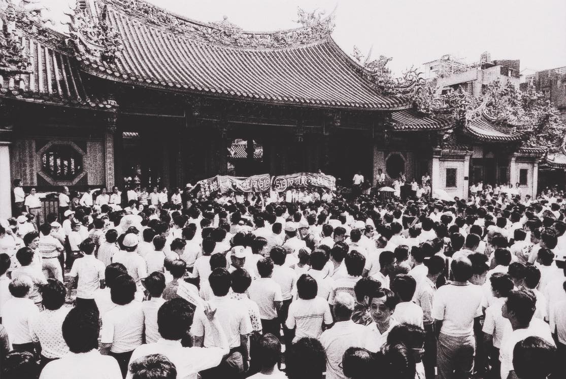 解嚴後,諸多動員勘亂的法令必須修改鬆綁,才能國會全面改選,進入真正的民主改革,當時劉世芳在民進黨立委所組成的新國會辦公室擔任助理,新國會辦公室和自立晚報合舉辦動員勘亂法令總檢討,落實民主改革。 解嚴後,諸多動員勘亂的法令必須修改鬆綁,才能國會全面改選,進入真正的民主改革,當時劉世芳在民進黨立委所組成的新國會辦公室擔任助理,新國會辦公室和自立晚報合舉辦動員勘亂法令總檢討,落實民主改革。