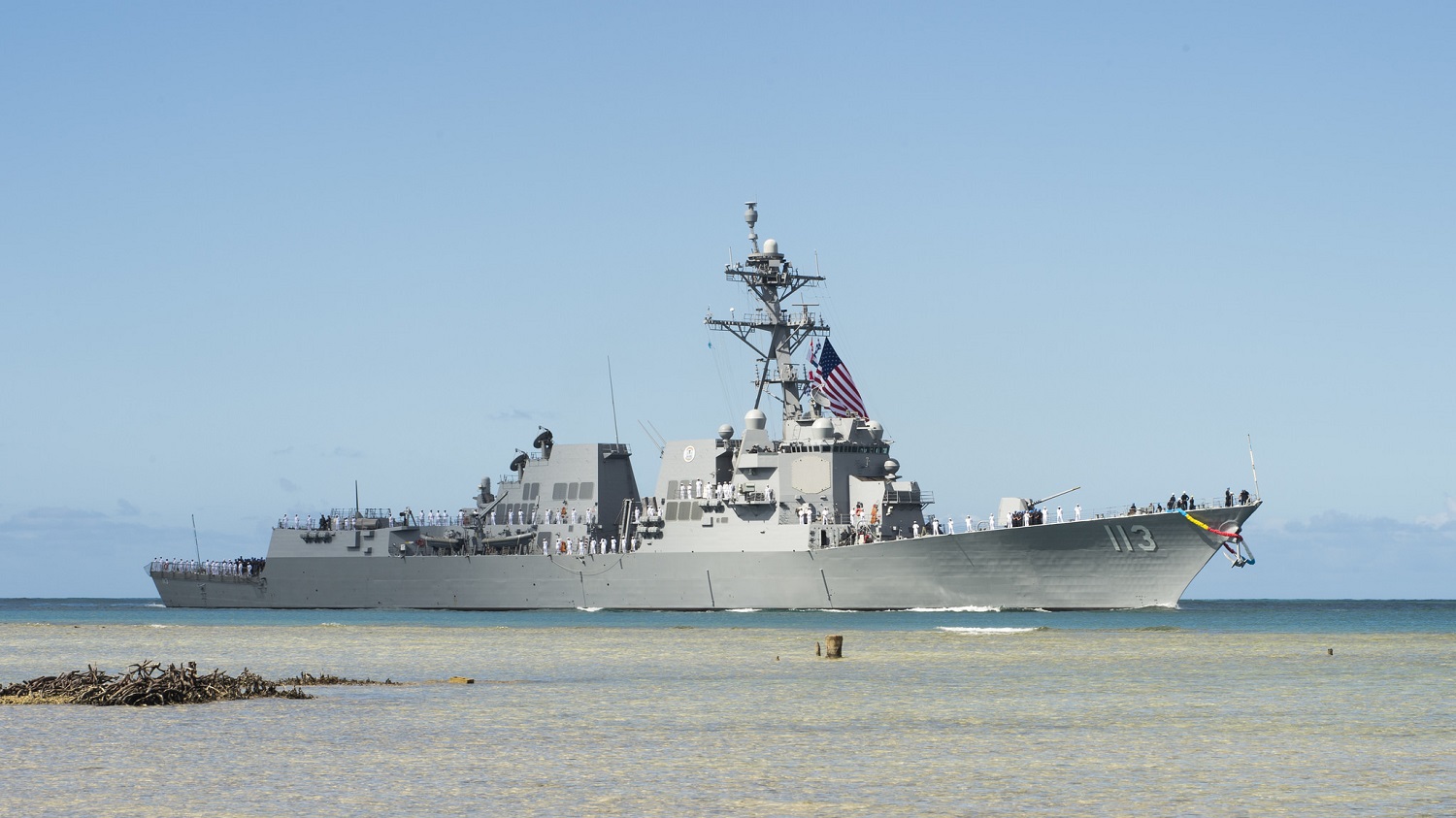 美國海軍最新一艘勃克級導向飛彈驅逐艦芬恩號(USS John Finn,DDG 113),當地時間15日在夏威夷珍珠港舉行服役典禮。 美國海軍最新一艘勃克級導向飛彈驅逐艦芬恩號(USS John Finn,DDG 113),當地時間15日在夏威夷珍珠港舉行服役典禮。
