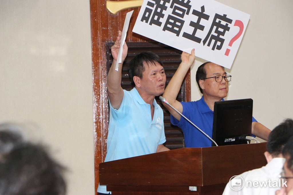 立法今天開始在財委會等聯席審查前瞻預算,朝野一早就甲級動員全員戒備,今天第一主題是誰是召委(會議主席)? 立法今天開始在財委會等聯席審查前瞻預算,朝野一早就甲級動員全員戒備,今天第一主題是誰是召委(會議主席)?