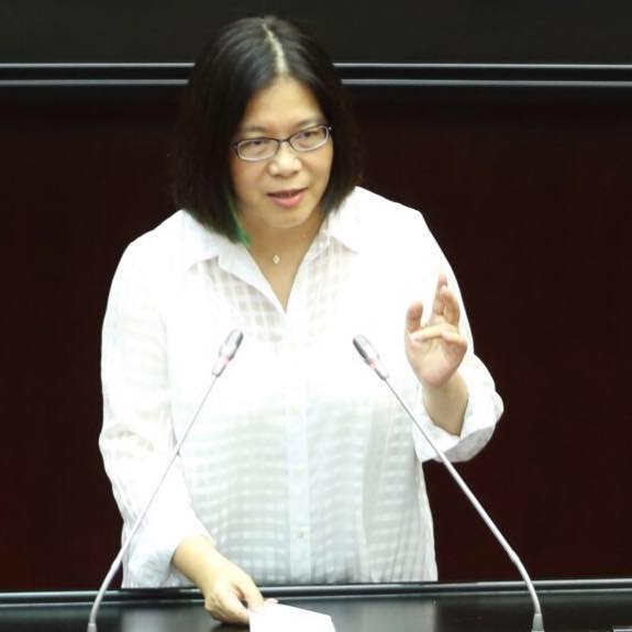 民進黨立委管碧玲表示,幾個國民黨人和王炳忠這種「中國人」,失去人性的這些狹隘思維。 圖:翻攝自管碧玲臉書(資料照片) 民進黨立委管碧玲表示,幾個國民黨人和王炳忠這種「中國人」,失去人性的這些狹隘思維。 圖:翻攝自管碧玲臉書(資料照片)