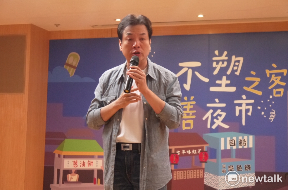 新北市環保局長劉和然說,要民眾完全不使用塑膠袋很難,但「再困難總要有人先開始、再難做總要有人去嘗試!」 圖:鍾孟軒/攝 新北市環保局長劉和然說,要民眾完全不使用塑膠袋很難,但「再困難總要有人先開始、再難做總要有人去嘗試!」 圖:鍾孟軒/攝
