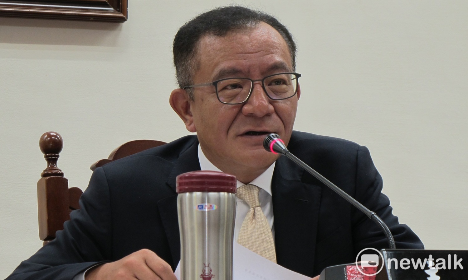 民進黨立委、立法院經濟委員會召委高志鵬18日表示,希望本週委員會可以審查完礦業法部分條文修正案。 圖:林朝億/攝 民進黨立委、立法院經濟委員會召委高志鵬18日表示,希望本週委員會可以審查完礦業法部分條文修正案。 圖:林朝億/攝