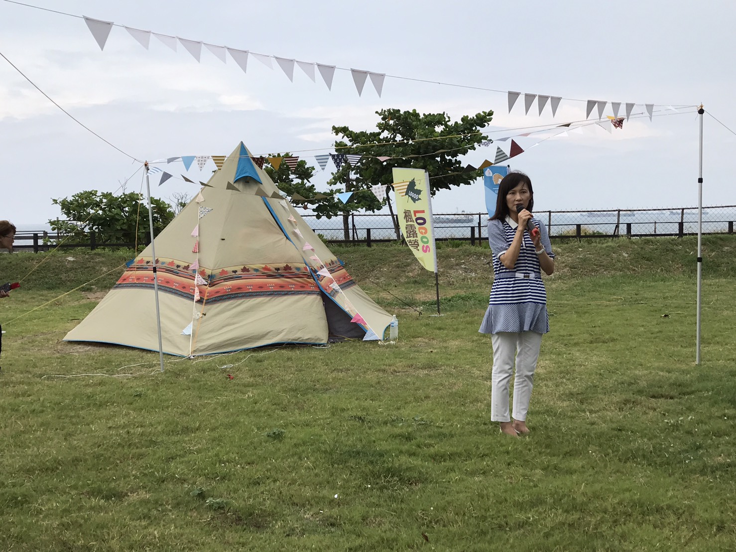 這座露營區就在旗津海岸邊,是台灣首座規模完善的海邊露營區。 圖:高雄市觀光局提供 這座露營區就在旗津海岸邊,是台灣首座規模完善的海邊露營區。 圖:高雄市觀光局提供