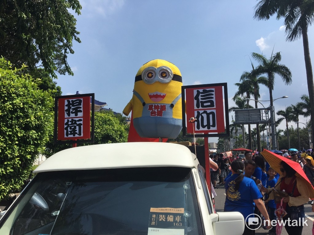 連小小兵都出動一起捍衛信仰,十分吸睛。 圖:鍾孟軒/攝 連小小兵都出動一起捍衛信仰,十分吸睛。 圖:鍾孟軒/攝