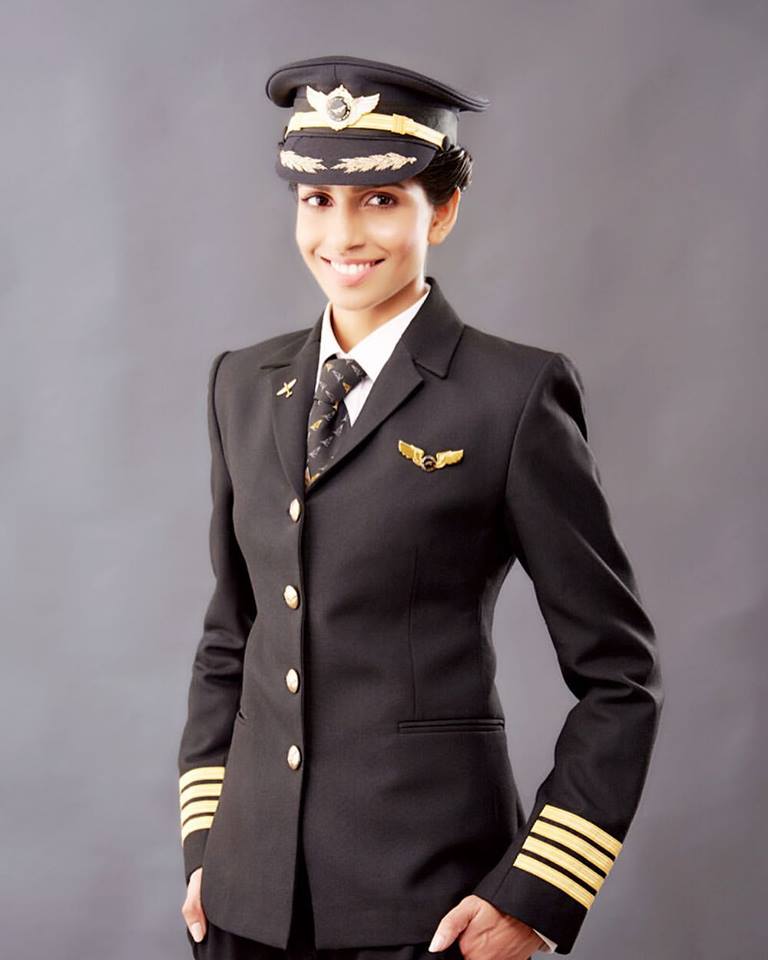 30歲的印度女性機長迪維雅以自身經驗,勉勵女性要勇敢追夢。 圖:翻攝迪維雅臉書 30歲的印度女性機長迪維雅以自身經驗,勉勵女性要勇敢追夢。 圖:翻攝迪維雅臉書