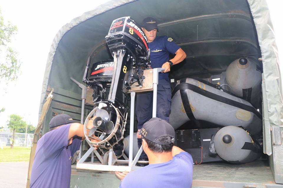 尼莎颱風來襲,海軍陸戰隊AAV-7兩棲突擊車12輛、膠舟24艘,預置於林口下湖西營區、嘉義水上基地、台南官田營區、屏東縣林邊、佳冬鄉公所、枋山防訓中心、恆春消防隊等處,待命投入支援災害防救。 圖:取自國防部發言人臉書 尼莎颱風來襲,海軍陸戰隊AAV-7兩棲突擊車12輛、膠舟24艘,預置於林口下湖西營區、嘉義水上基地、台南官田營區、屏東縣林邊、佳冬鄉公所、枋山防訓中心、恆春消防隊等處,待命投入支援災害防救。 圖:取自國防部發言人臉書
