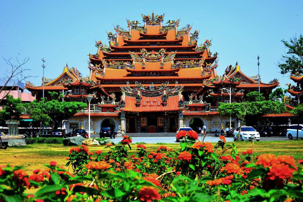 緊鄰岡山公園的壽天宮擁有300年歷史,民眾不妨移步觀賞。 圖:高雄市觀光局提供 緊鄰岡山公園的壽天宮擁有300年歷史,民眾不妨移步觀賞。 圖:高雄市觀光局提供