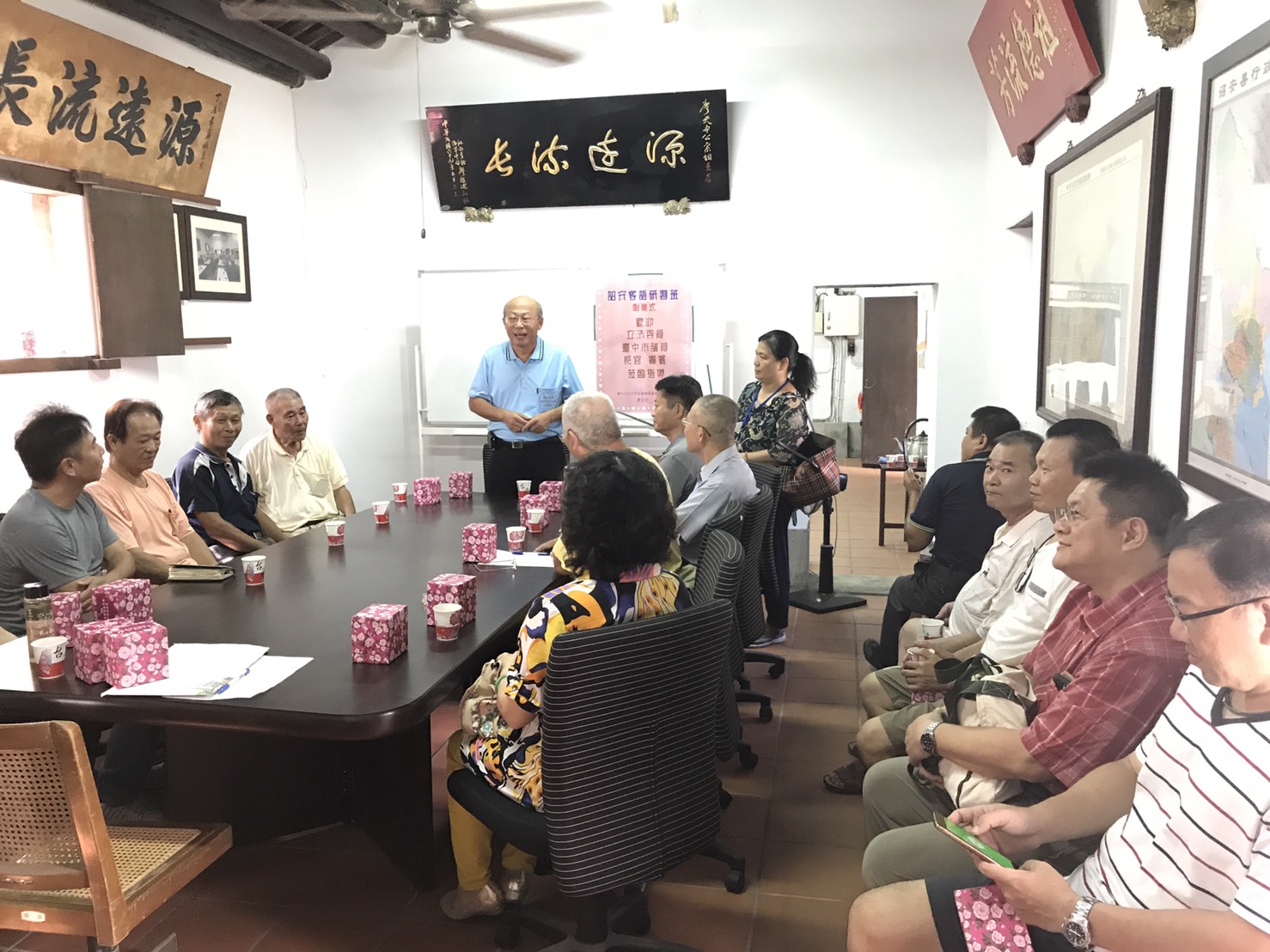 為追本溯源並推廣母語教學,客委會辦理詔安客語研習班,讓有意願學習詔安客語的鄉親能就近上課,打造在地化客語學習環境。 圖:台中市政府客委會提供 為追本溯源並推廣母語教學,客委會辦理詔安客語研習班,讓有意願學習詔安客語的鄉親能就近上課,打造在地化客語學習環境。 圖:台中市政府客委會提供