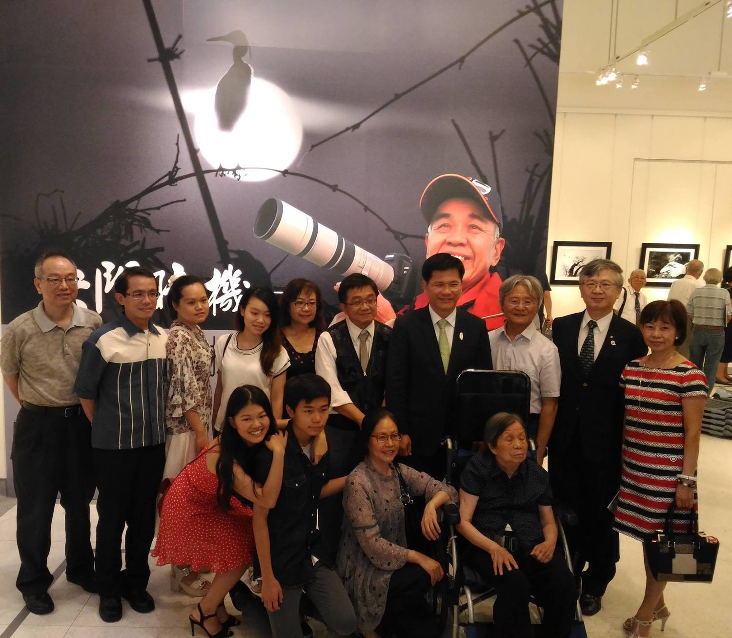 台中市長林佳龍今(6)日主持開幕儀式,以一首「千風之歌」緬懷余如季,並透露目前正向中央爭取在台中設立「國家攝影館」,希望永久珍藏余如季的攝影作品。 台中市長林佳龍今(6)日主持開幕儀式,以一首「千風之歌」緬懷余如季,並透露目前正向中央爭取在台中設立「國家攝影館」,希望永久珍藏余如季的攝影作品。