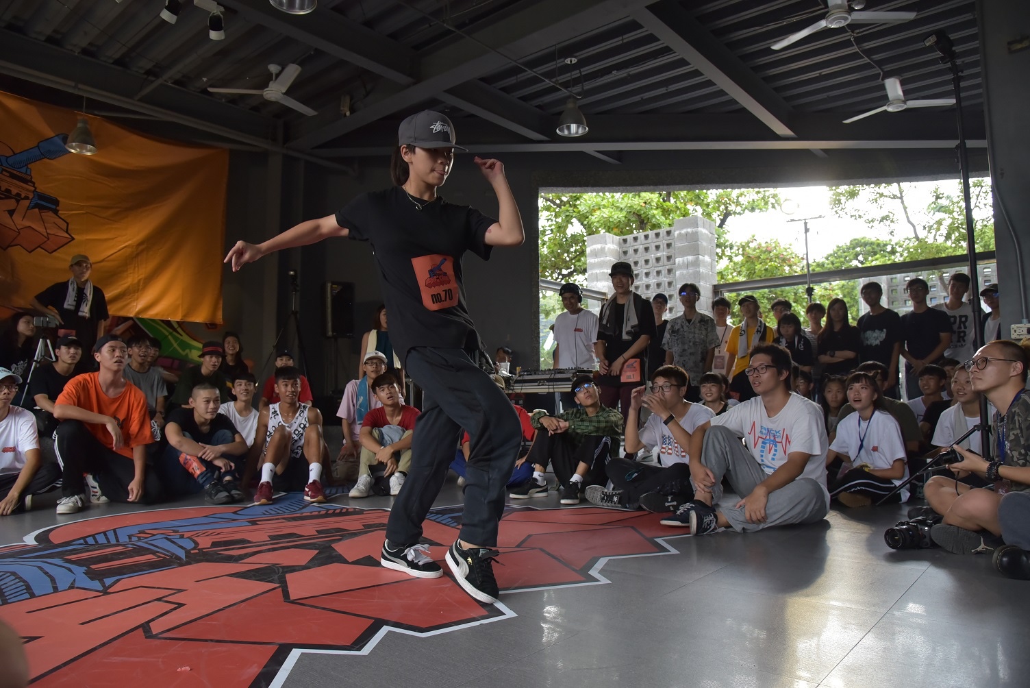 一群熱愛街舞的屏東青年,在昨(6)日下午舉辦「Get It Up高中職街舞大賽」,來自全台各地180名舞林高手,齊聚在屏東縣青少年中心大展舞藝。 圖:屏東縣政府/提供 一群熱愛街舞的屏東青年,在昨(6)日下午舉辦「Get It Up高中職街舞大賽」,來自全台各地180名舞林高手,齊聚在屏東縣青少年中心大展舞藝。 圖:屏東縣政府/提供