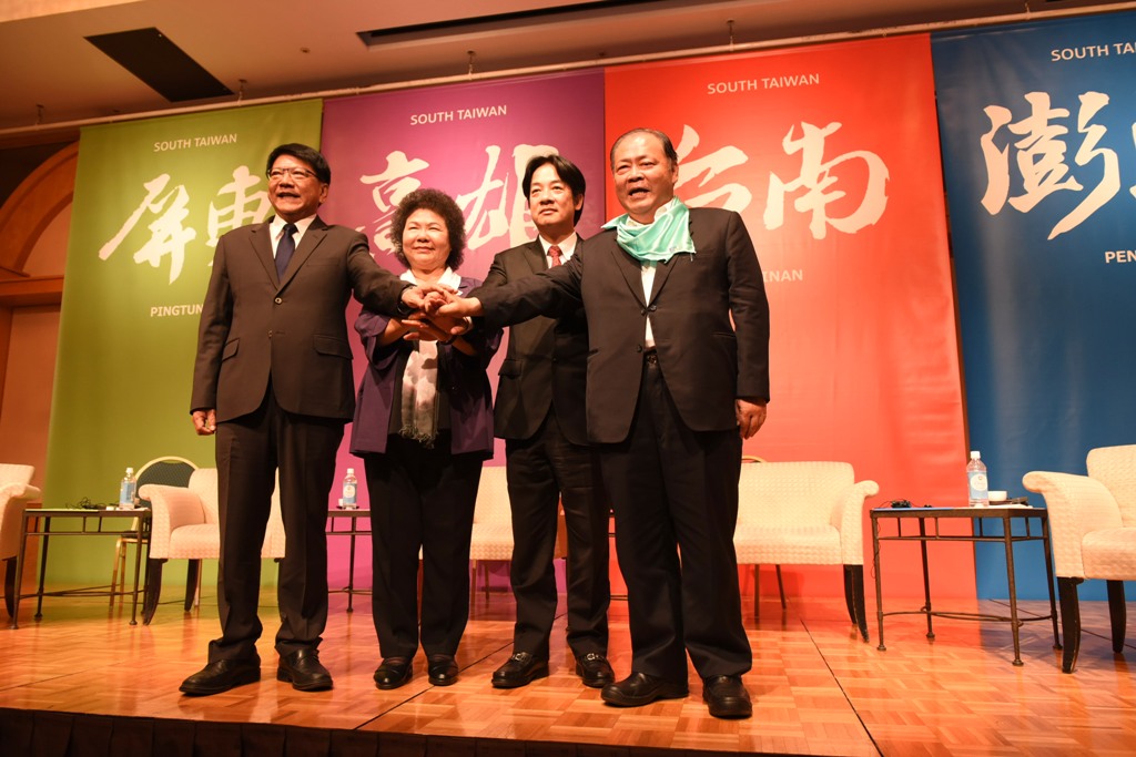 屏東縣長潘孟安、高雄市長陳菊、台南市長賴清德及澎湖縣長陳光復攜手出席四縣市東京聯合觀光行銷活動,加上各地的族群文化及風味美食,一同為南台灣觀光發聲。 圖 : 屏東縣政府 / 提供 屏東縣長潘孟安、高雄市長陳菊、台南市長賴清德及澎湖縣長陳光復攜手出席四縣市東京聯合觀光行銷活動,加上各地的族群文化及風味美食,一同為南台灣觀光發聲。 圖 : 屏東縣政府 / 提供