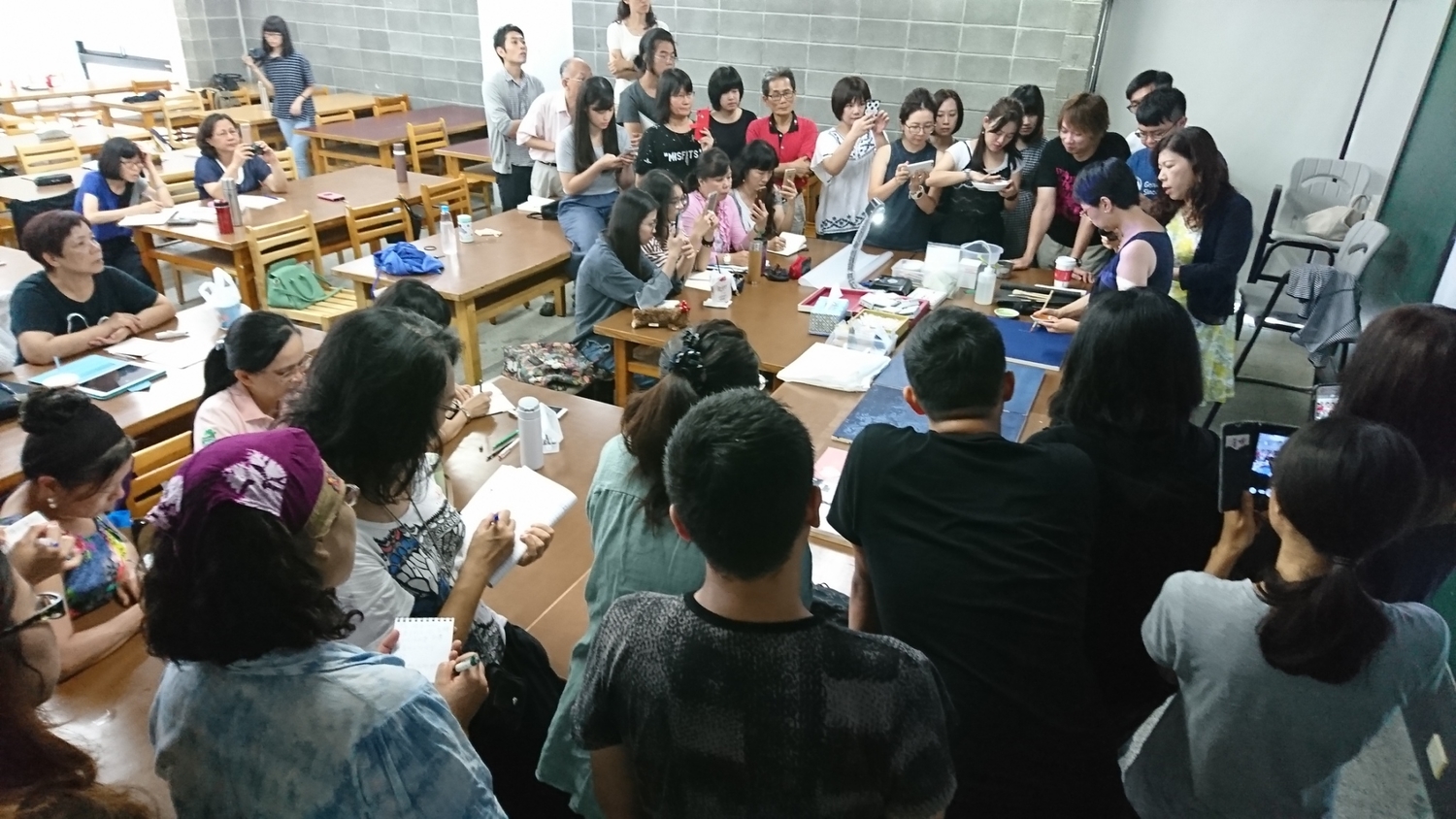 宮教授技法示範。 圖:東海大學/提供 宮教授技法示範。 圖:東海大學/提供