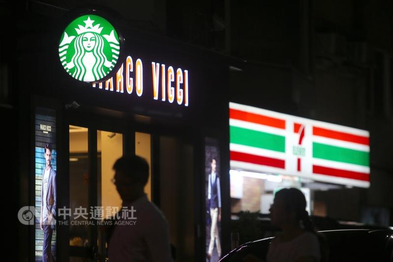有媒體報導,3年前美方就想收回星巴克股權,統一被迫簽下不平等條約,但也保住台灣經營權,對此,統一回應指出,商業模式很多可能性,該向大眾說明的都說了。 圖 : 中央社 有媒體報導,3年前美方就想收回星巴克股權,統一被迫簽下不平等條約,但也保住台灣經營權,對此,統一回應指出,商業模式很多可能性,該向大眾說明的都說了。 圖 : 中央社