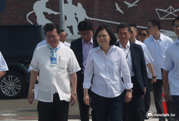 桃園市長鄭文燦認為,「前瞻基礎建設計畫」能打通桃園的任督二脈,展開台北、新北早就開始的捷運建設,「台北吃牛排,我們少要吃牛肉湯麵」。 桃園市長鄭文燦認為,「前瞻基礎建設計畫」能打通桃園的任督二脈,展開台北、新北早就開始的捷運建設,「台北吃牛排,我們少要吃牛肉湯麵」。