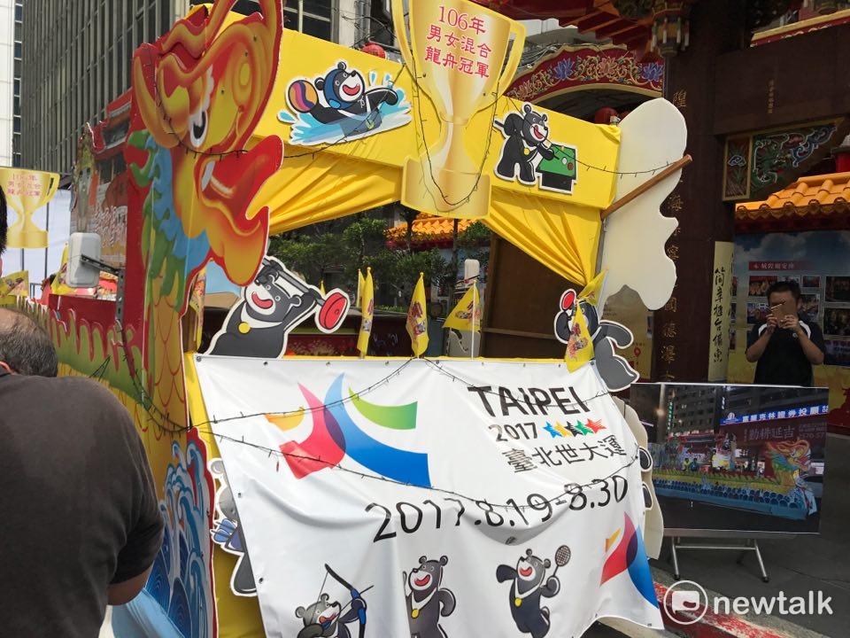 遭批評像「靈車」的花車正面照。 圖 : 周煊惠/攝 遭批評像「靈車」的花車正面照。 圖 : 周煊惠/攝