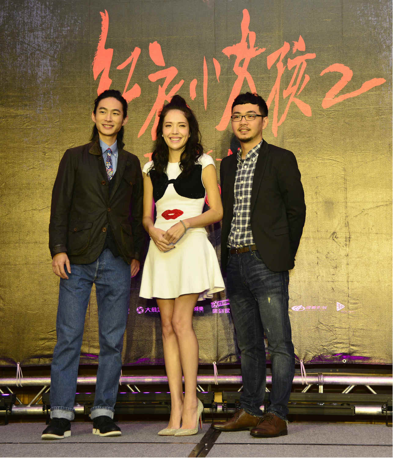 電影「紅衣小女孩2」將於8月25日上映,原本劇組計畫在台中大坑的一處活動中心舉行特映會,讓民眾先睹為快,但地方傳出擔心驚悚劇情可能衝擊當地形象,劇組今 (16) 日決定取消在當地的活動。 電影「紅衣小女孩2」將於8月25日上映,原本劇組計畫在台中大坑的一處活動中心舉行特映會,讓民眾先睹為快,但地方傳出擔心驚悚劇情可能衝擊當地形象,劇組今 (16) 日決定取消在當地的活動。
