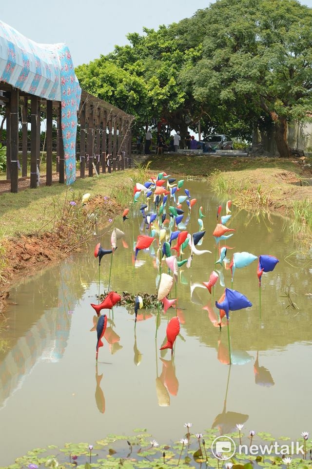 2017桃園地景藝術節,花貓愛魚,傳達了記憶與對客家風情的想像創作。 圖:陳奕/攝影 2017桃園地景藝術節,花貓愛魚,傳達了記憶與對客家風情的想像創作。 圖:陳奕/攝影