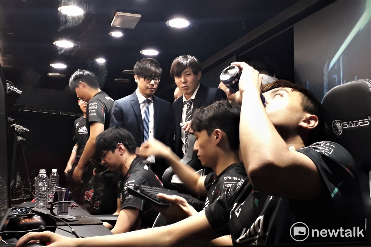 今(20)日《英雄聯盟》台港澳夏季季後賽,ahq以3:1擊敗新秀戰隊RG,強勢問鼎夏季賽冠軍。 今(20)日《英雄聯盟》台港澳夏季季後賽,ahq以3:1擊敗新秀戰隊RG,強勢問鼎夏季賽冠軍。