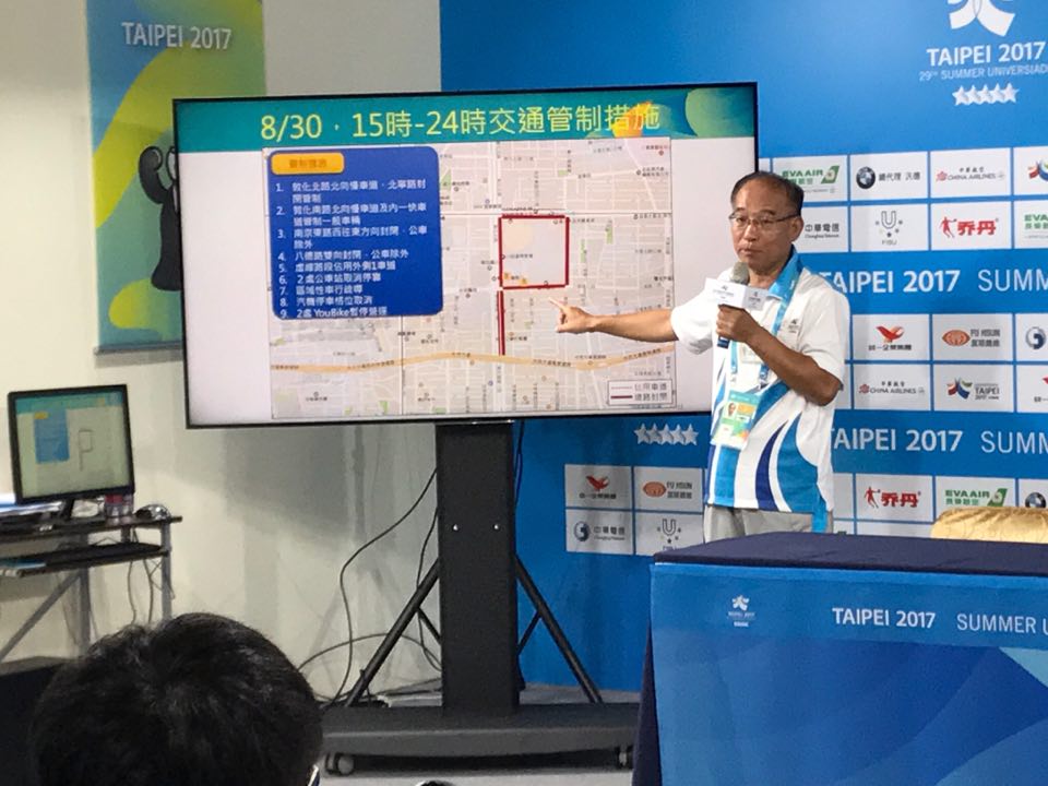 台北市交通局長張哲揚今(28)日於世大運主新聞中心召開記者會,說明世大運30日閉幕典禮台北田徑場周遭交通管制情形。 圖 : 周煊惠/攝 台北市交通局長張哲揚今(28)日於世大運主新聞中心召開記者會,說明世大運30日閉幕典禮台北田徑場周遭交通管制情形。 圖 : 周煊惠/攝