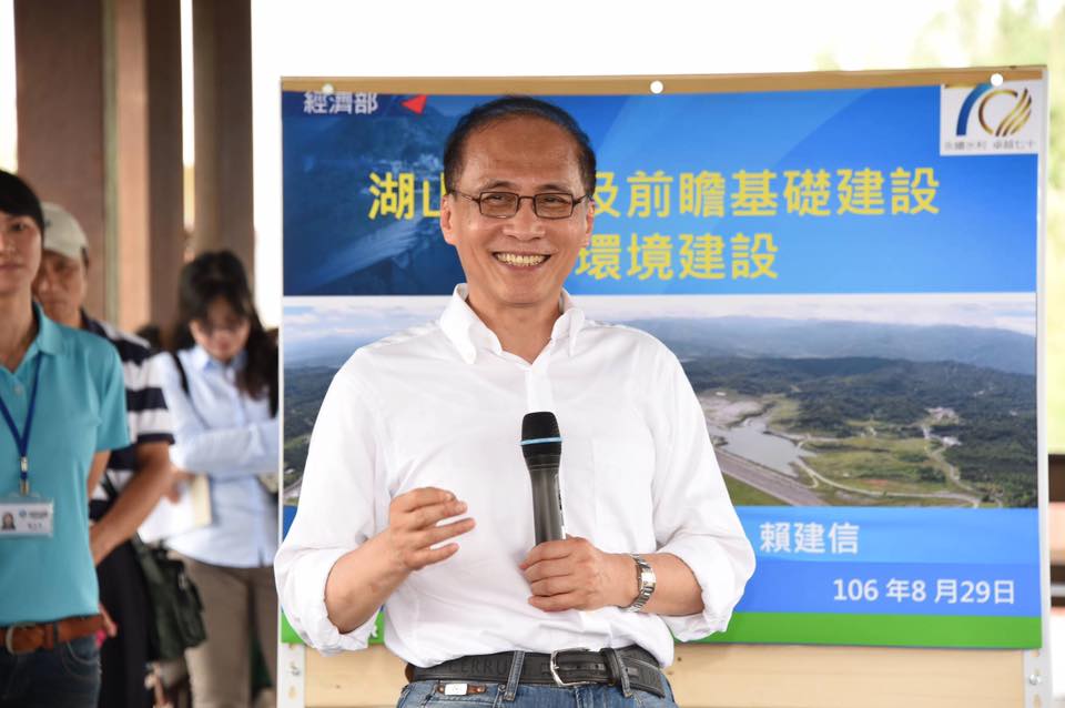 行政院長林全今(29)日前往雲林縣視察「前瞻基礎建設計畫(水環境)-湖山水庫第二原水管工程」。 圖:行政院/提供 行政院長林全今(29)日前往雲林縣視察「前瞻基礎建設計畫(水環境)-湖山水庫第二原水管工程」。 圖:行政院/提供