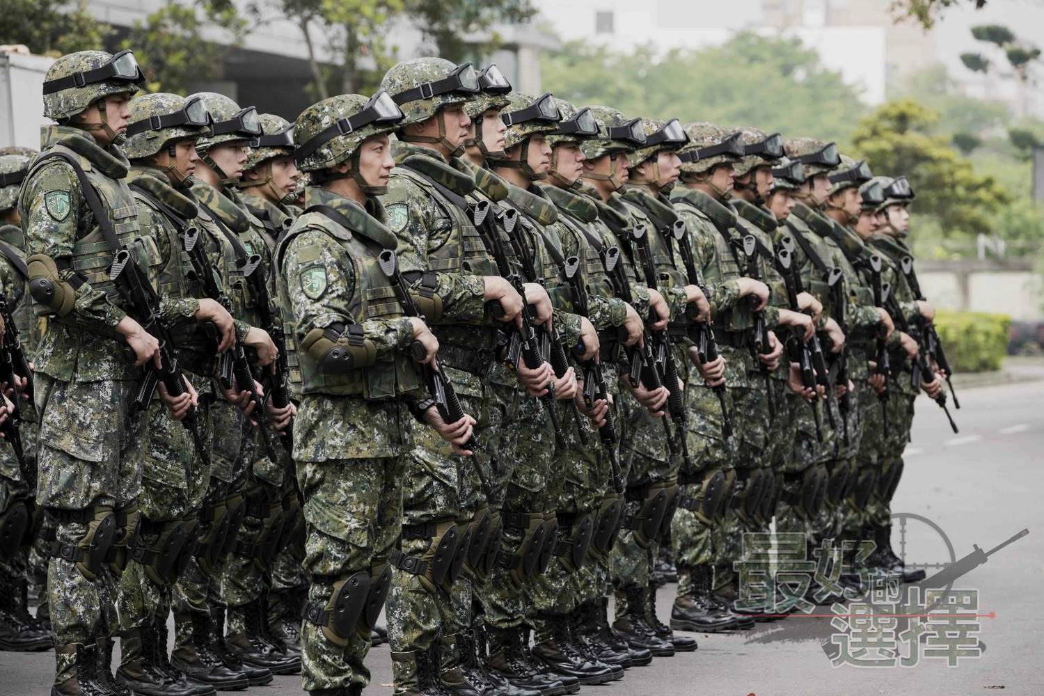 開拍以來風波不斷的國軍形象劇《最好的選擇》今(29)日舉辦首映會,國防部副部長蒲澤春期許,透過此劇能夠傳達國軍堅毅勇敢的形象。圖為劇照。 圖:國防部提供 開拍以來風波不斷的國軍形象劇《最好的選擇》今(29)日舉辦首映會,國防部副部長蒲澤春期許,透過此劇能夠傳達國軍堅毅勇敢的形象。圖為劇照。 圖:國防部提供