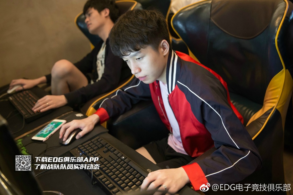 EDG的打野選手clearlove7專注於訓練。 圖:翻攝自 EDG 官方微博 EDG的打野選手clearlove7專注於訓練。 圖:翻攝自 EDG 官方微博