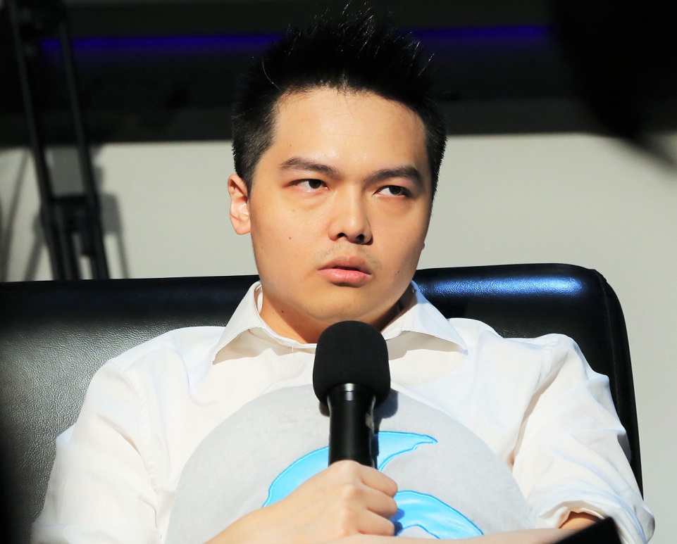 澳洲選手AkuMaKer身為此次澳洲出戰世界賽的種子之一,對自己牌組的勝率以及組合非常有自信。 圖:朱泓任/攝 澳洲選手AkuMaKer身為此次澳洲出戰世界賽的種子之一,對自己牌組的勝率以及組合非常有自信。 圖:朱泓任/攝