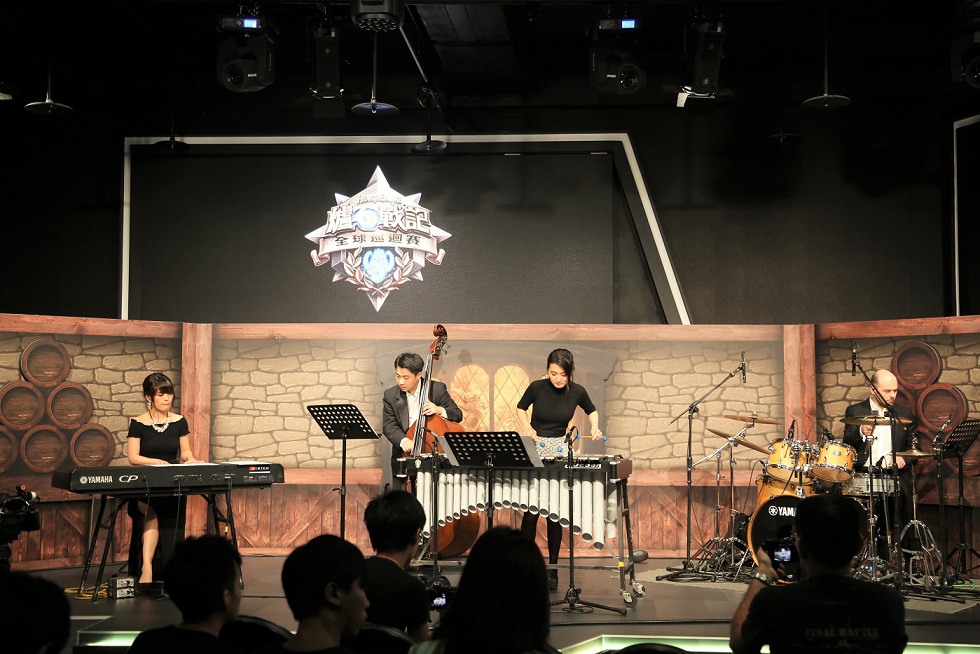 今日現場依然也有爵士樂團為大家演奏遊戲音樂,讓觀眾能在賽事中間沉澱心情。 圖:朱泓任/攝 今日現場依然也有爵士樂團為大家演奏遊戲音樂,讓觀眾能在賽事中間沉澱心情。 圖:朱泓任/攝