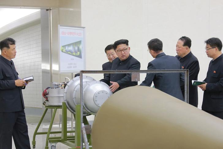 北韓領導人金正恩正在指示有關氫彈的試爆事宜。 北韓領導人金正恩正在指示有關氫彈的試爆事宜。