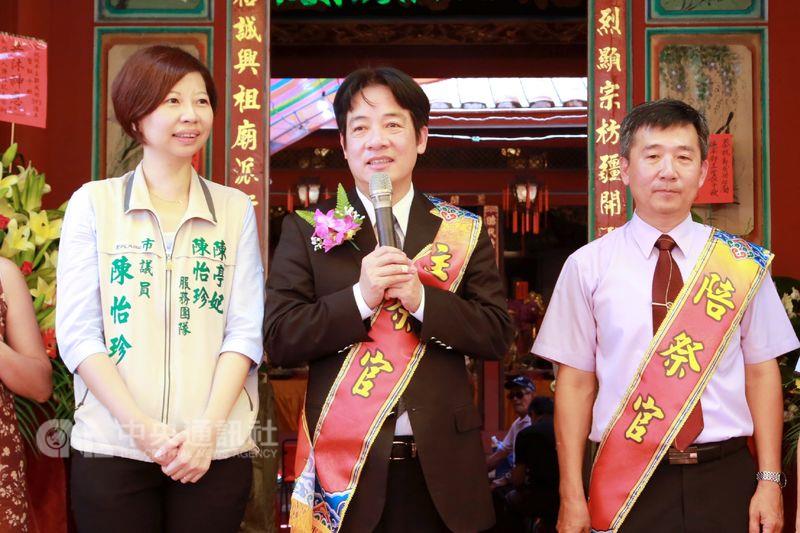 台南市長賴清德(中)4日上午出席鄭成功祖廟舉辦的 鄭成功393週年聖誕暨秋祭大典。面對媒體詢問出任閣 揆一事,沒有正面回應。 圖 : 中央社 台南市長賴清德(中)4日上午出席鄭成功祖廟舉辦的 鄭成功393週年聖誕暨秋祭大典。面對媒體詢問出任閣 揆一事,沒有正面回應。 圖 : 中央社