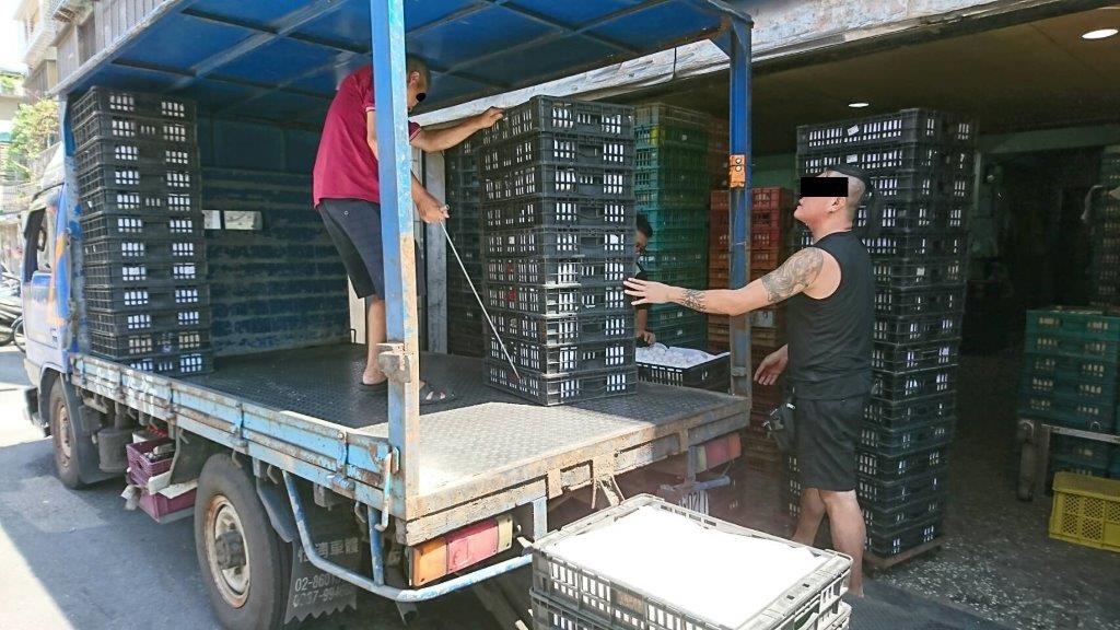 衛生局統計台北市受波及店家共計5家,分別為2家蛋行、3家餐飲店,目前已監督廠商退運,並且集中銷毀共計680公斤的問題蛋品。 衛生局統計台北市受波及店家共計5家,分別為2家蛋行、3家餐飲店,目前已監督廠商退運,並且集中銷毀共計680公斤的問題蛋品。