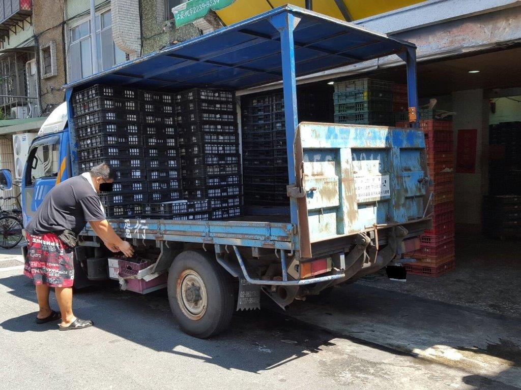衛生局統計台北市受波及店家共計5家,分別為2家蛋行、3家餐飲店,目前已監督廠商退運,並且集中銷毀共計680公斤的問題蛋品。 圖:台北市衛生局提供 衛生局統計台北市受波及店家共計5家,分別為2家蛋行、3家餐飲店,目前已監督廠商退運,並且集中銷毀共計680公斤的問題蛋品。 圖:台北市衛生局提供