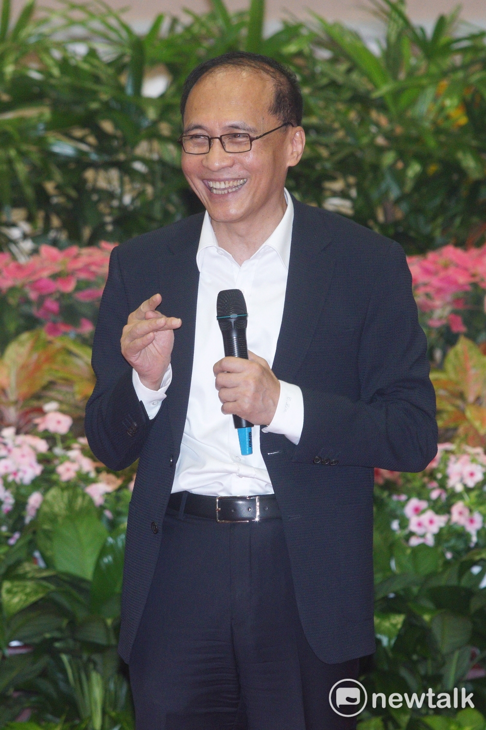 即將卸任的行政院長林全心情寫在臉上,他說迫不急待的想體驗老人卡的樂趣。 圖:常日豪/攝 即將卸任的行政院長林全心情寫在臉上,他說迫不急待的想體驗老人卡的樂趣。 圖:常日豪/攝