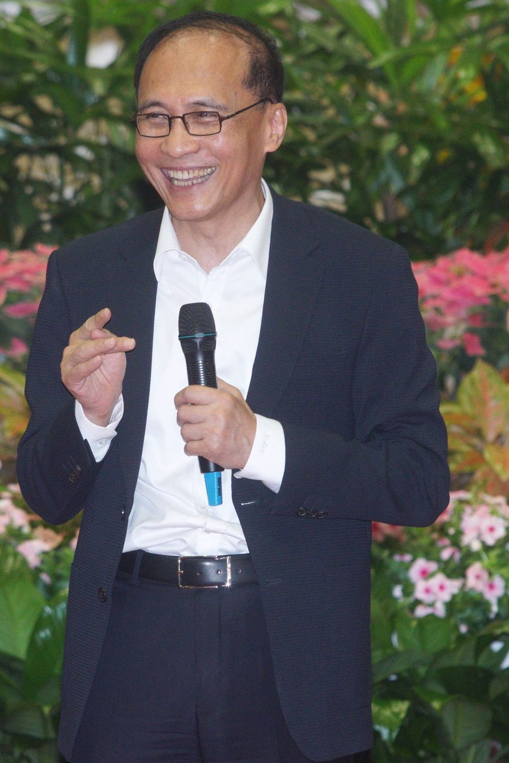 即將在畢業的行政院長林全心情寫在臉上,他說迫不急待的想體驗老人卡的滋味。 圖:常日豪/攝 即將在畢業的行政院長林全心情寫在臉上,他說迫不急待的想體驗老人卡的滋味。 圖:常日豪/攝