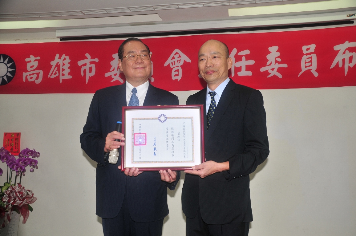 韓國瑜說,目前沒有參選高雄市長的打算,要先把黨務工作做好,希望做一個成功的抬轎者。 韓國瑜說,目前沒有參選高雄市長的打算,要先把黨務工作做好,希望做一個成功的抬轎者。