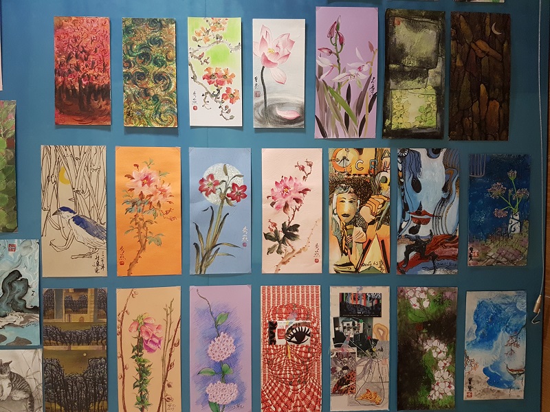 國際彩墨卡片畫展正在台中市中友百貨時尚藝廊展出。 國際彩墨卡片畫展正在台中市中友百貨時尚藝廊展出。