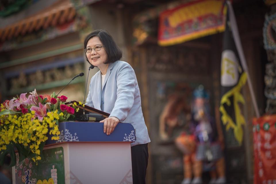 蔡英文在義民祭致詞時全程使用客家語,大喊「我是客家妹」。 蔡英文在義民祭致詞時全程使用客家語,大喊「我是客家妹」。