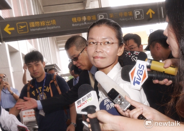 李凈瑜緊閉雙唇,婉拒媒體的任何提問。 圖:常日豪/攝 李凈瑜緊閉雙唇,婉拒媒體的任何提問。 圖:常日豪/攝