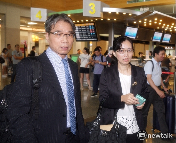 海基會科長林淑敏(右)、代科長王振炯陪同李凈瑜前往中國岳陽市。 圖:常日豪/攝 海基會科長林淑敏(右)、代科長王振炯陪同李凈瑜前往中國岳陽市。 圖:常日豪/攝