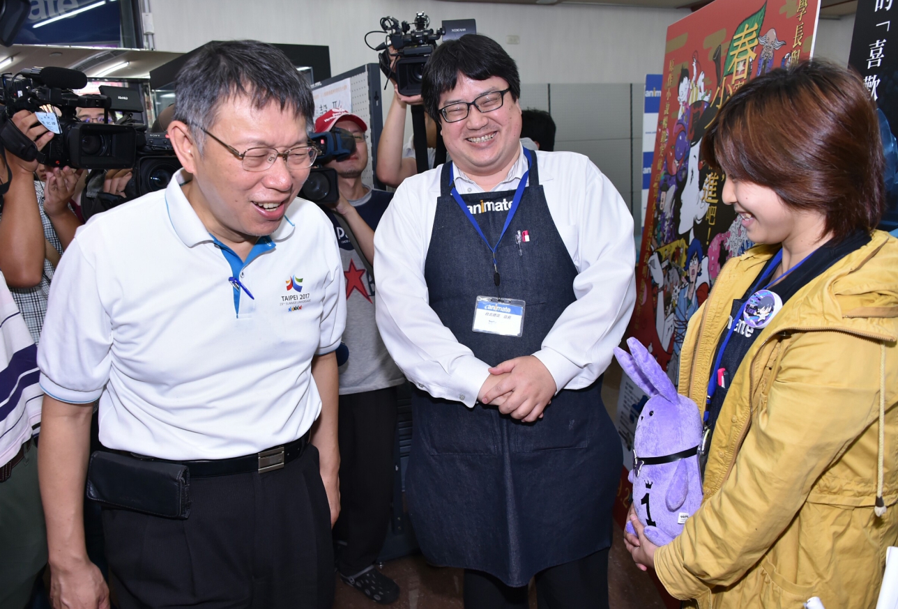柯文哲參觀知名知名動漫商品販售店家「安利美特」。 圖:取自台北市政府官網 柯文哲參觀知名知名動漫商品販售店家「安利美特」。 圖:取自台北市政府官網